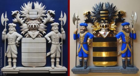 Armoiries de famille en bois avec porte-bouclier héraldique (USA)