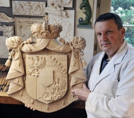 Armoiries du Liechtenstein | Patrick Damiaens Sculpteur sur bois en Héraldique