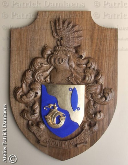 Armoiries en bois d'une famille Belge | Sculpture héraldique sur bois | Blason bois sculpté