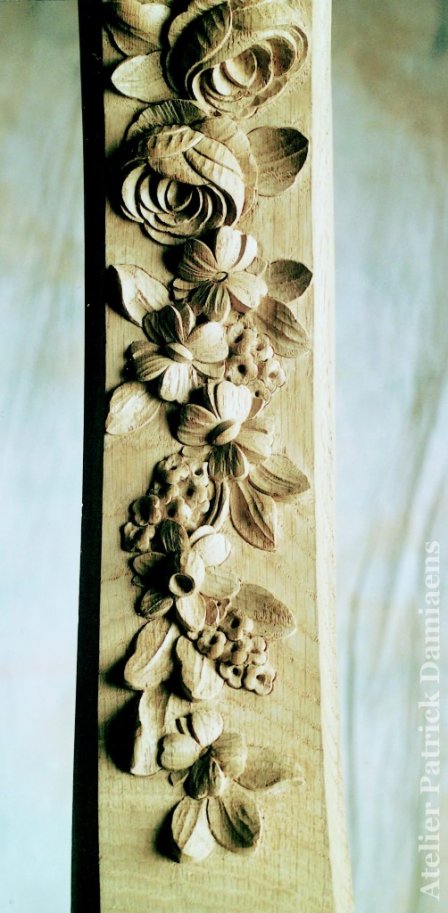 Conception et création artisanales de sculptures ornementales sur bois pour escaliers