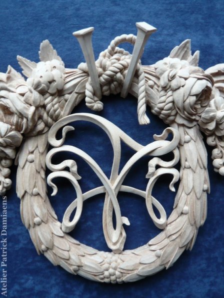 Monogramme sculpté en bois de tilleul | Sculpture sur bois et ornements