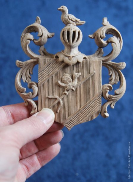 Sculpture sur bois miniature | Les armoiries de GRAVESTEIN (Pays-Bas)