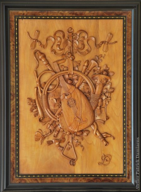 Trophée en bois avec le thème Musique | Des motifs ornementaux et trophées sculpté pour de panneaux.