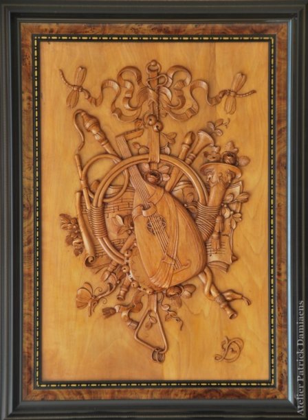 Trophée en bois avec le thème Musique | Des motifs ornementaux et trophées sculpté pour de panneaux.